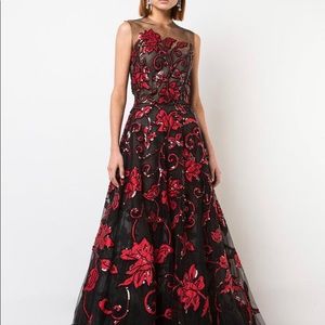 La Renta Sleeveless Tulle Sequin Gown 